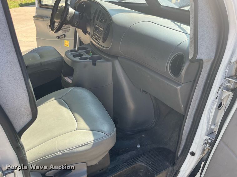 image for item DP2050 2006 Ford E350 Super Duty  armored van