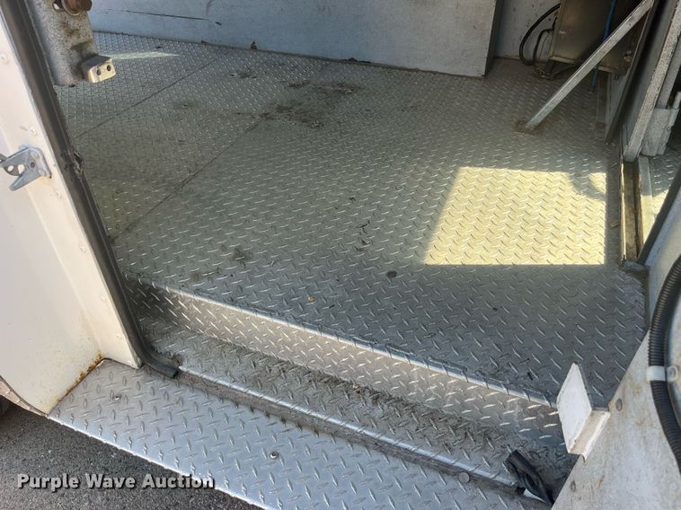 image for item DP2050 2006 Ford E350 Super Duty  armored van