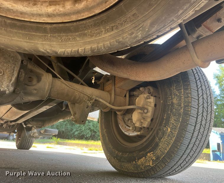 image for item DP2050 2006 Ford E350 Super Duty  armored van