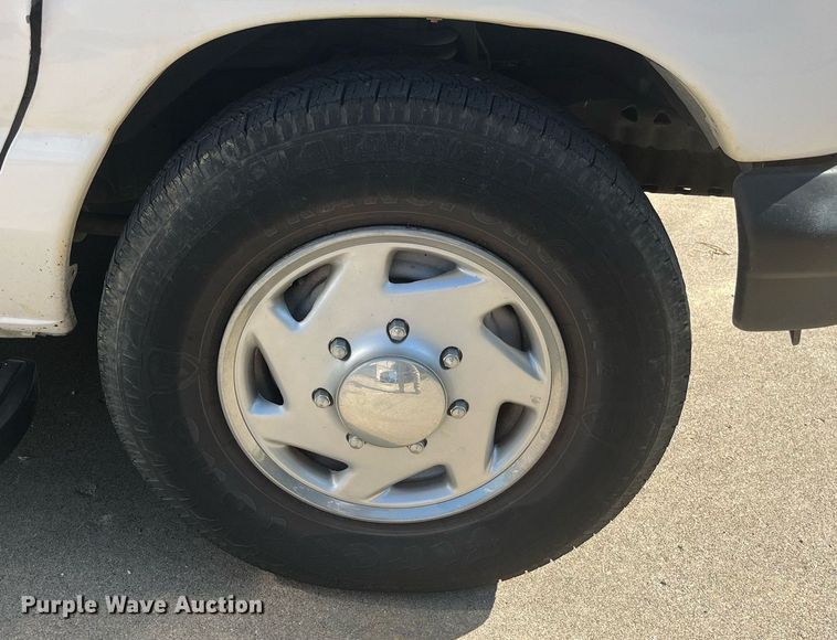 image for item DP2050 2006 Ford E350 Super Duty  armored van