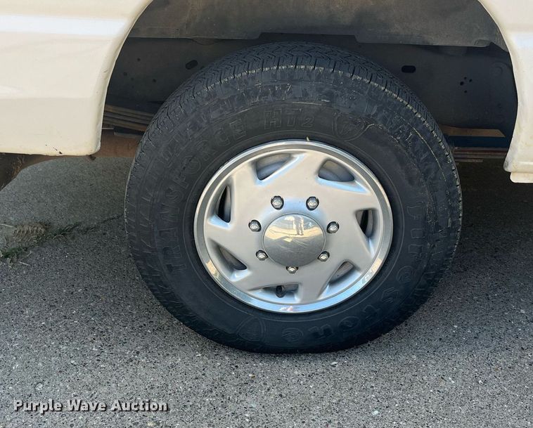 image for item DP2050 2006 Ford E350 Super Duty  armored van