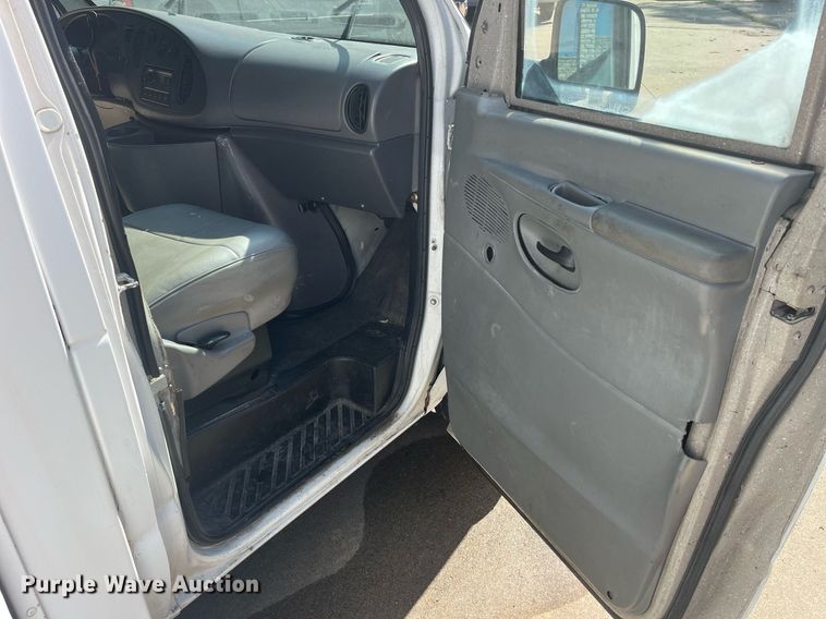 image for item DP2051 1999 Ford E350  armored van