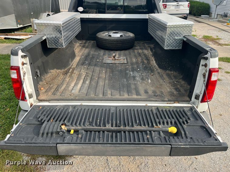 image for item DP2053 2008 Ford F350 Lariat Super Duty  Crew Cab pickup truck