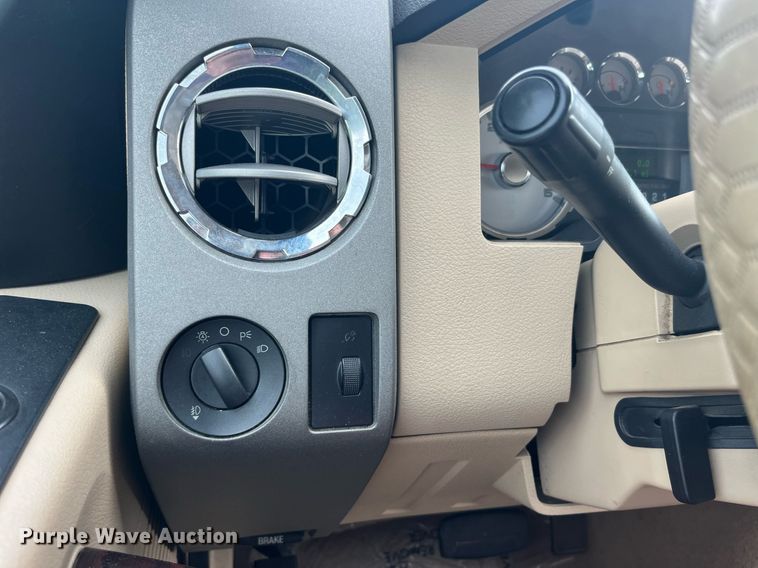 image for item DP2053 2008 Ford F350 Lariat Super Duty  Crew Cab pickup truck