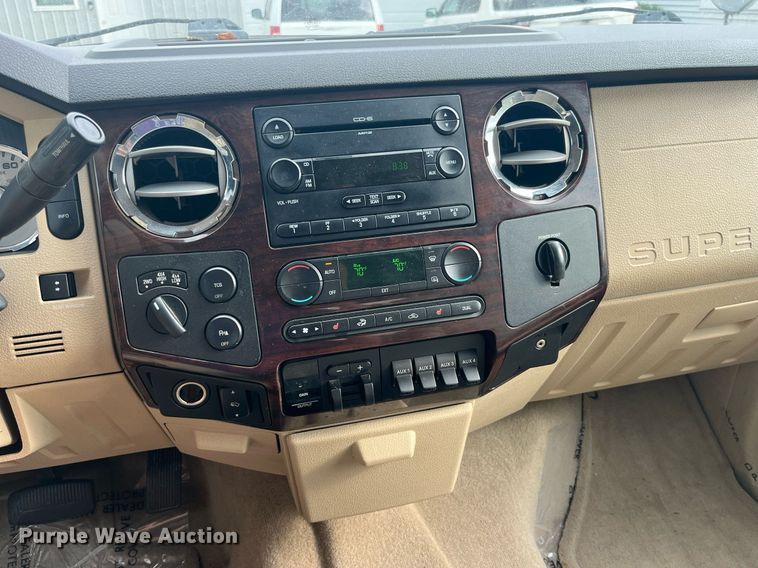 image for item DP2053 2008 Ford F350 Lariat Super Duty  Crew Cab pickup truck