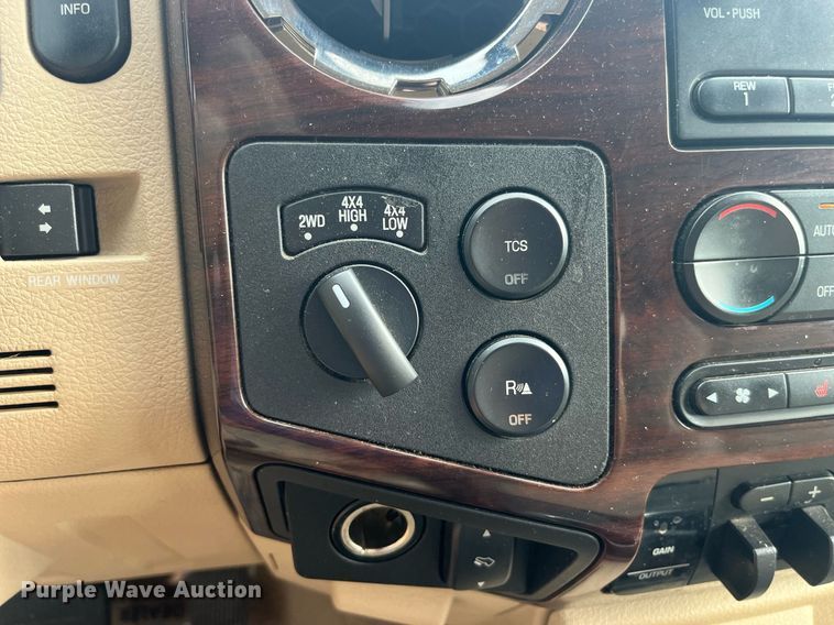 image for item DP2053 2008 Ford F350 Lariat Super Duty  Crew Cab pickup truck