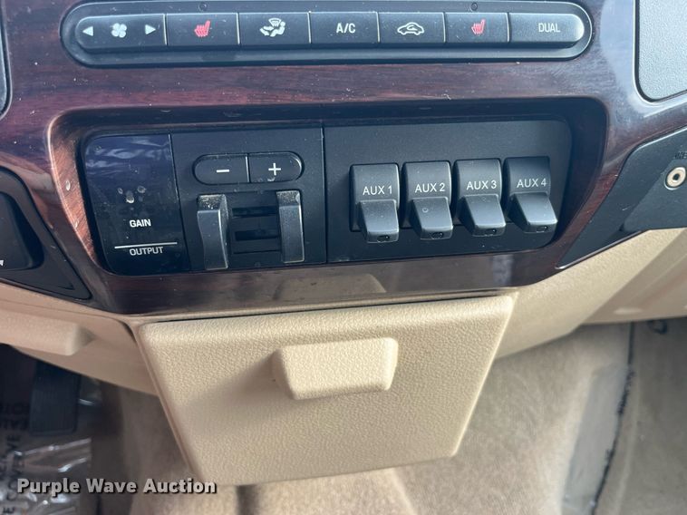 image for item DP2053 2008 Ford F350 Lariat Super Duty  Crew Cab pickup truck