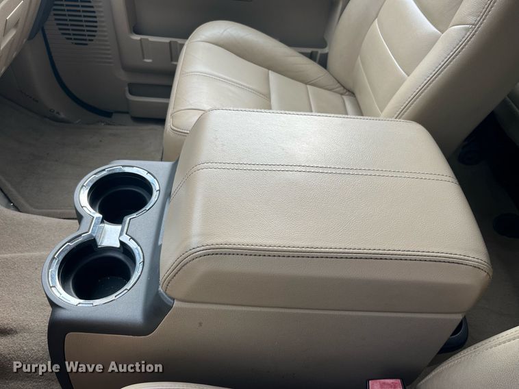 image for item DP2053 2008 Ford F350 Lariat Super Duty  Crew Cab pickup truck