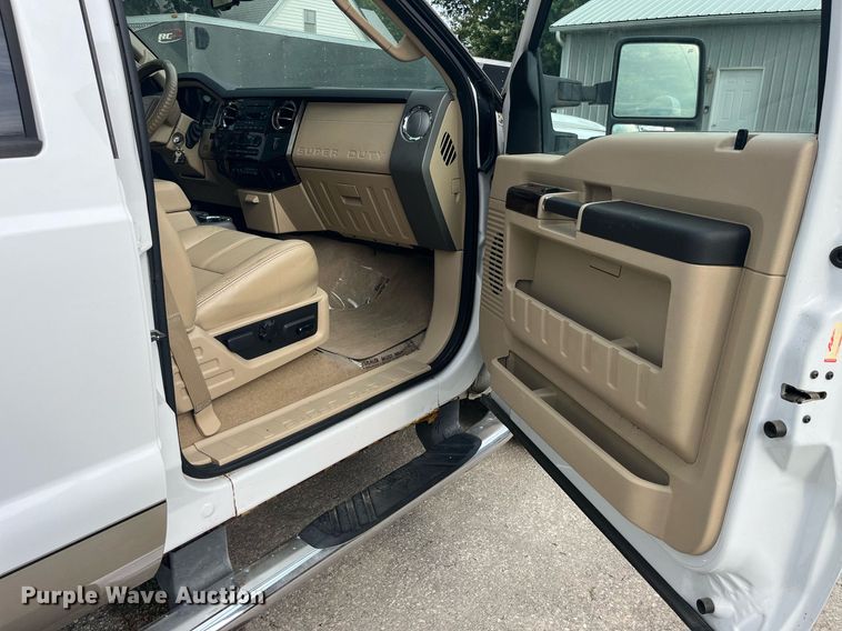 image for item DP2053 2008 Ford F350 Lariat Super Duty  Crew Cab pickup truck