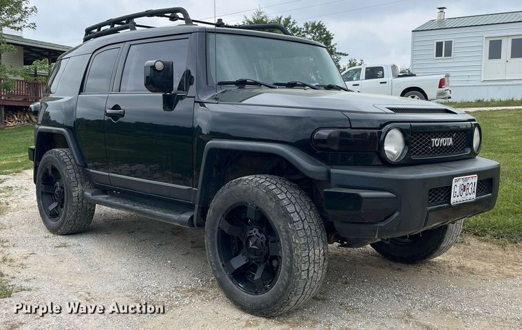 image for item DP2054 2007 Toyota FJ Cruiser  SUV