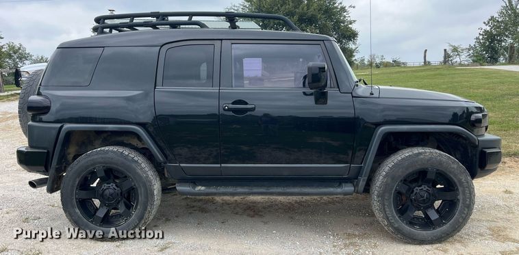 image for item DP2054 2007 Toyota FJ Cruiser  SUV