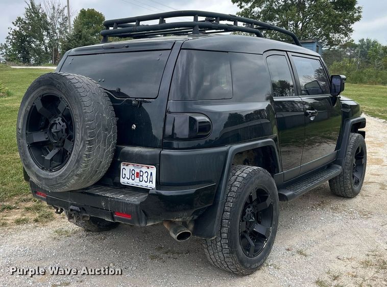 image for item DP2054 2007 Toyota FJ Cruiser  SUV