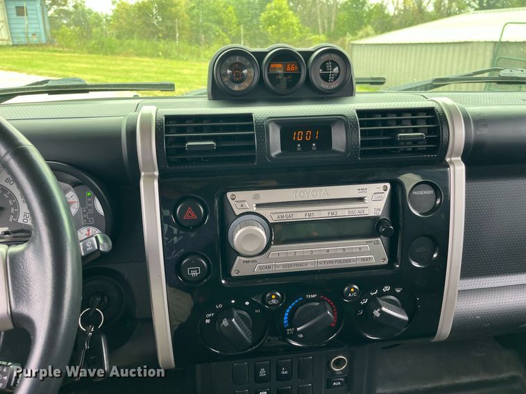 image for item DP2054 2007 Toyota FJ Cruiser  SUV