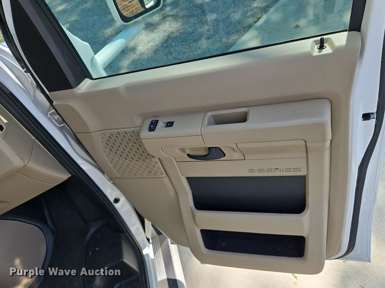 image for item DP2372 2012 Coachman Freelander 32BH  RV