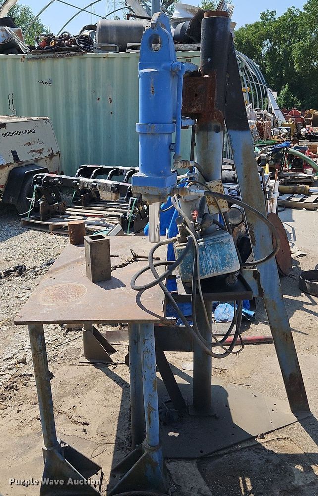 image for item DP2376 Owatonna Y-26  hydraulic press