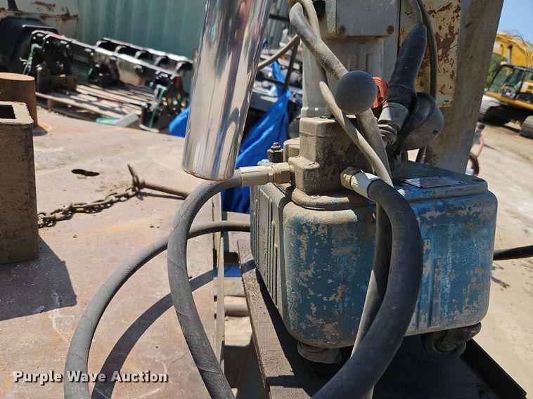 image for item DP2376 Owatonna Y-26  hydraulic press