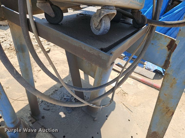 image for item DP2376 Owatonna Y-26  hydraulic press