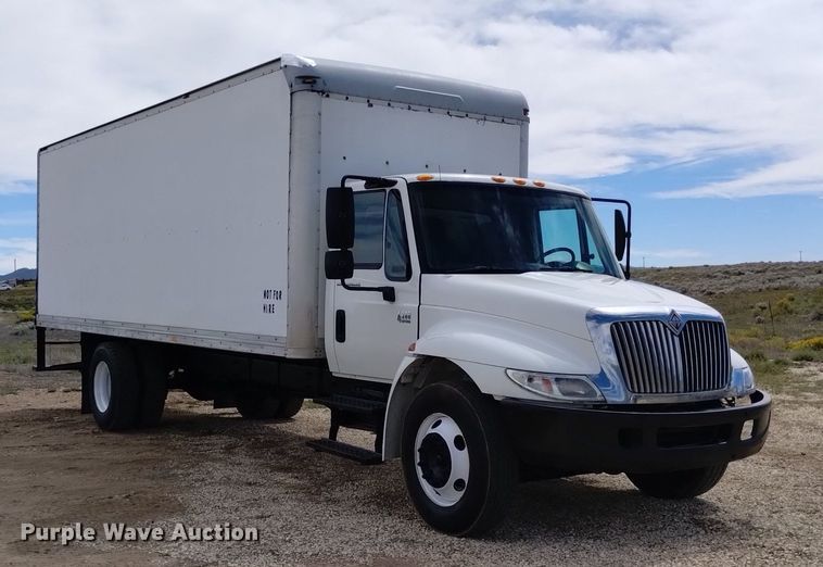 image for item DP3408 2006 International 4300  box truck