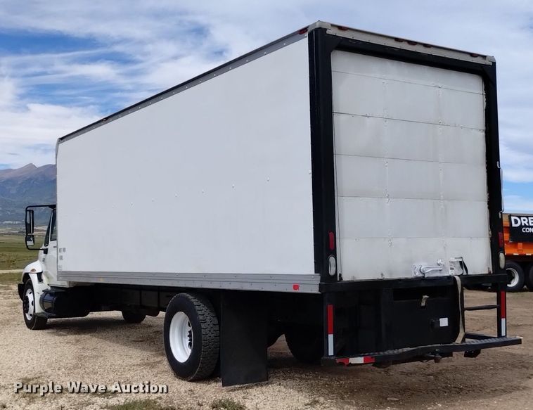image for item DP3408 2006 International 4300  box truck