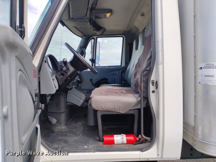 image for item DP3408 2006 International 4300  box truck