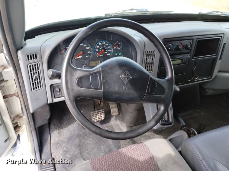 image for item DP3408 2006 International 4300  box truck