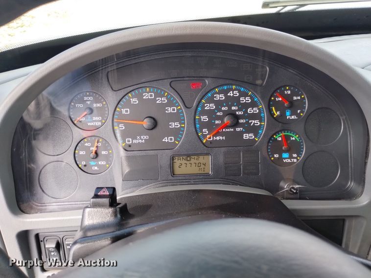 image for item DP3408 2006 International 4300  box truck