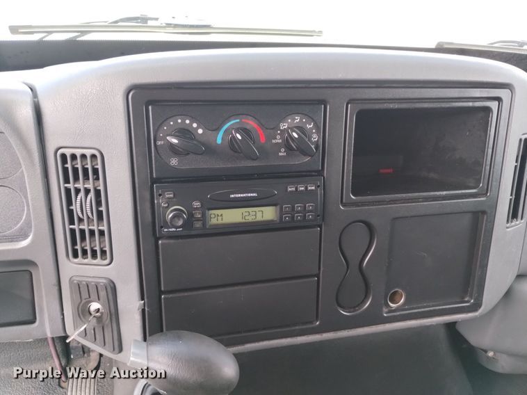 image for item DP3408 2006 International 4300  box truck