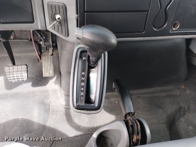 image for item DP3408 2006 International 4300  box truck