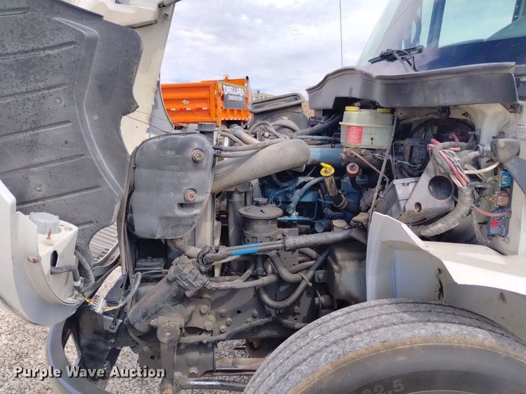 image for item DP3408 2006 International 4300  box truck