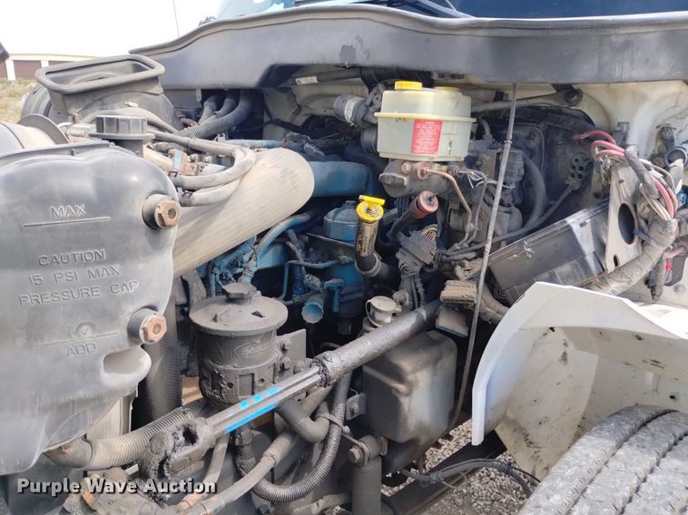 image for item DP3408 2006 International 4300  box truck