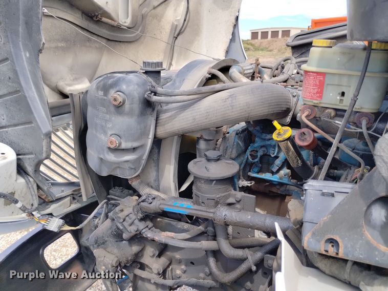 image for item DP3408 2006 International 4300  box truck