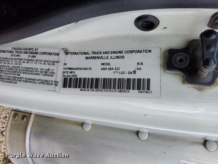 image for item DP3408 2006 International 4300  box truck