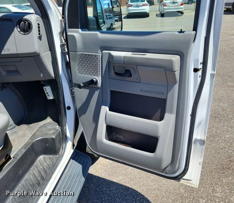 image for item DP5219 2014 Ford  E350 Super Duty  van