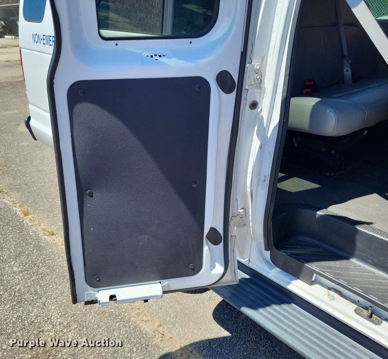 image for item DP5219 2014 Ford  E350 Super Duty  van