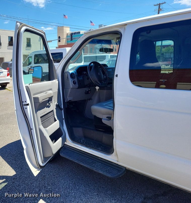 image for item DP5220 2014 Ford    E350 Super Duty van