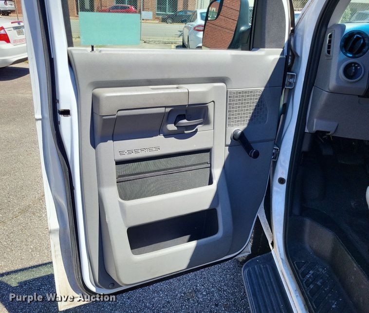 image for item DP5220 2014 Ford    E350 Super Duty van