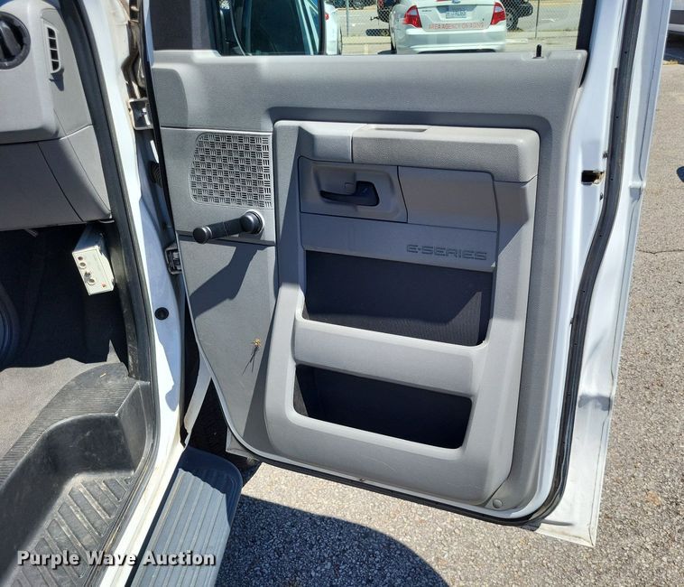 image for item DP5220 2014 Ford    E350 Super Duty van
