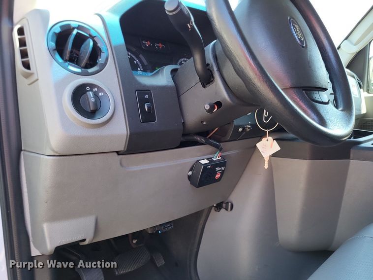 image for item DP5220 2014 Ford    E350 Super Duty van