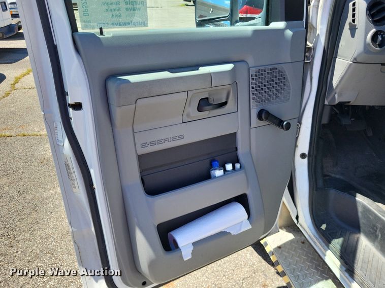 image for item DP5221 2012 Ford E350 Super Duty handicap accessible van