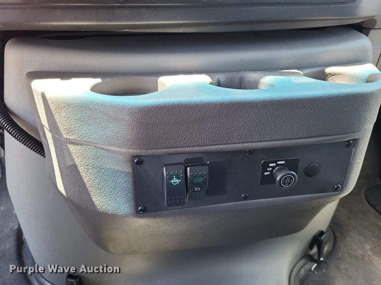 image for item DP5221 2012 Ford E350 Super Duty handicap accessible van