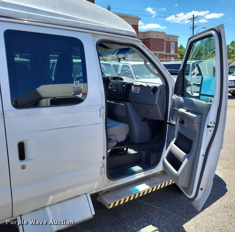 image for item DP5221 2012 Ford E350 Super Duty handicap accessible van
