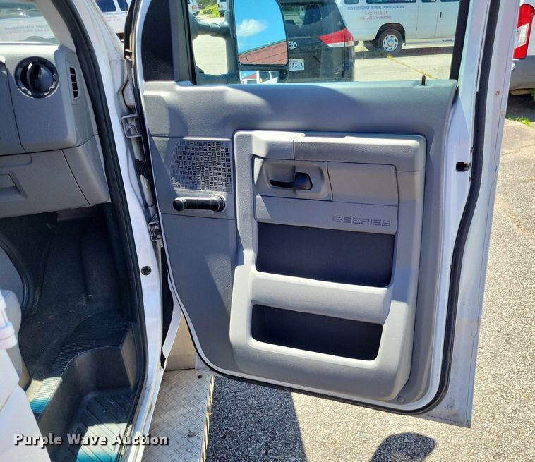 image for item DP5221 2012 Ford E350 Super Duty handicap accessible van