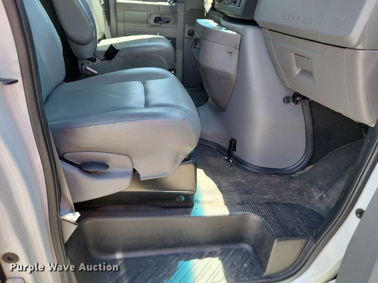 image for item DP5221 2012 Ford E350 Super Duty handicap accessible van