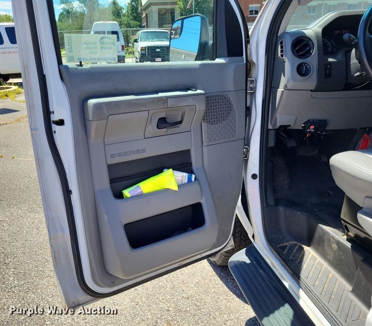 image for item DP5222 2014 Ford  E350 Super Duty van