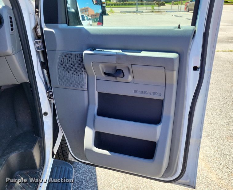 image for item DP5222 2014 Ford  E350 Super Duty van