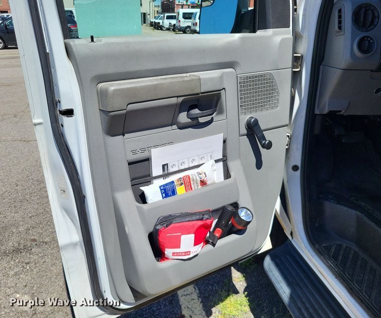 image for item DP5224 2014 Ford E350 Super Duty van