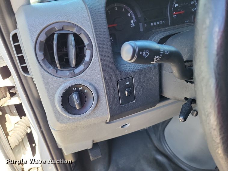 image for item DP5224 2014 Ford E350 Super Duty van