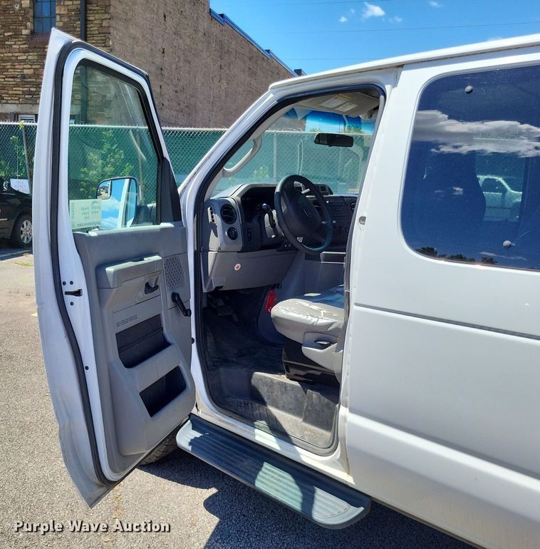 image for item DP5225 2014 Ford E350 Super Duty van