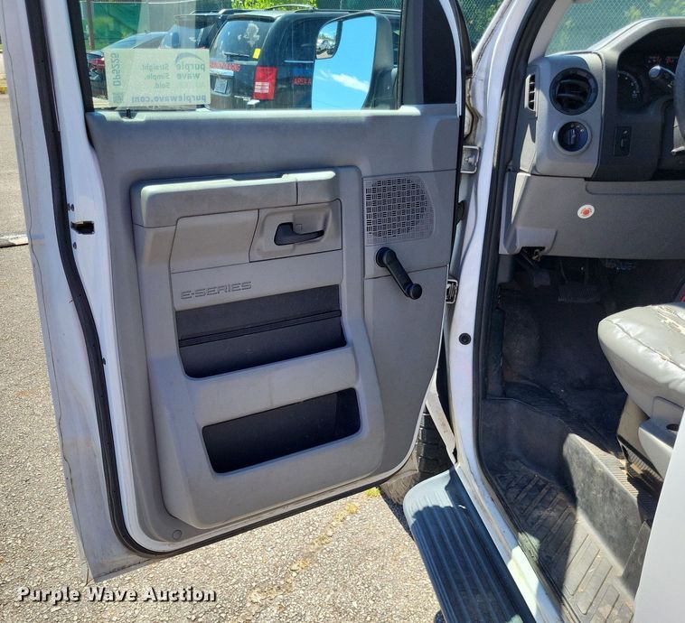 image for item DP5225 2014 Ford E350 Super Duty van