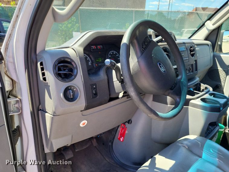 image for item DP5225 2014 Ford E350 Super Duty van